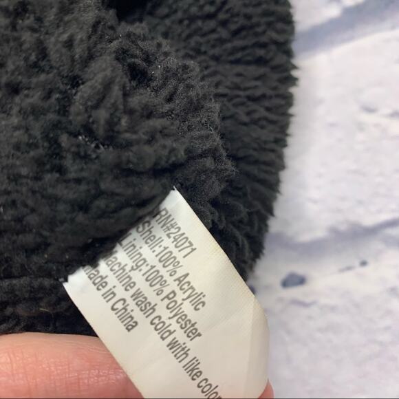 Cable Knit PomPom Beanie - Picture 4 of 5